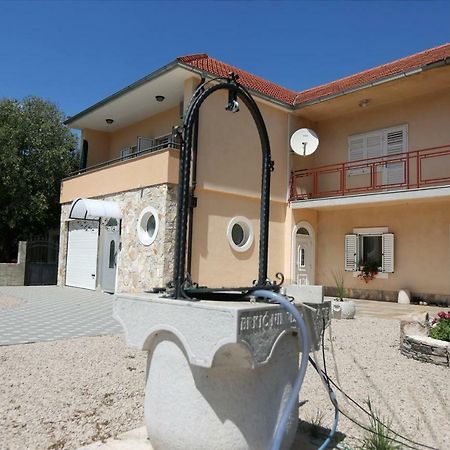 Apartman Delux Brkić Appartement Lozovac Buitenkant foto
